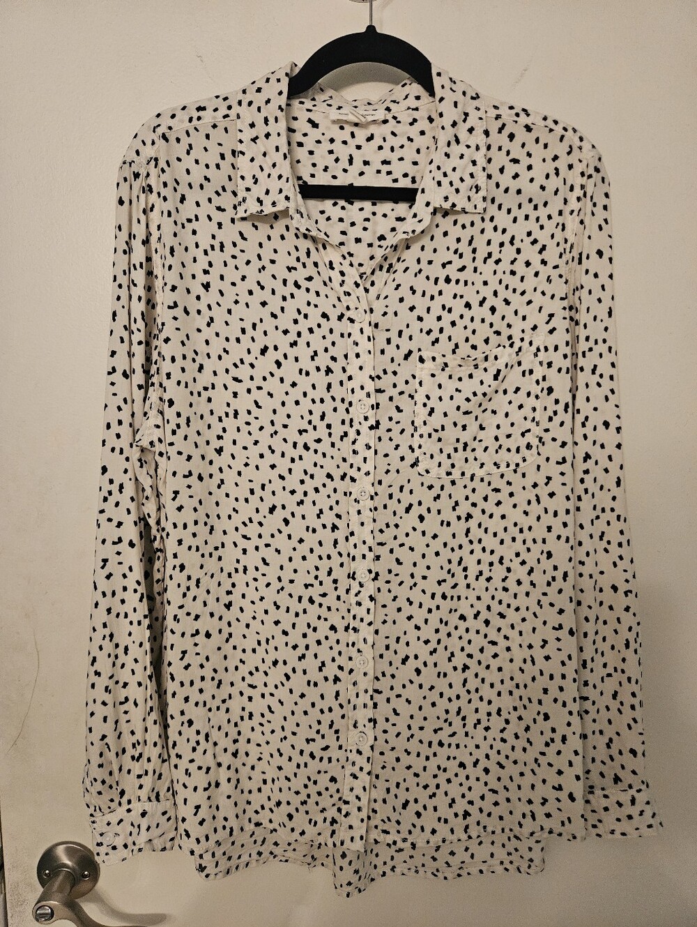 White And Black Patterned Blouse